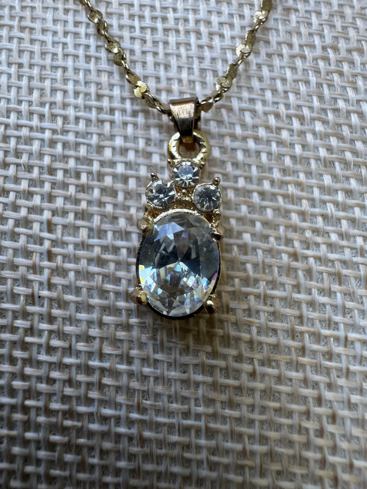 Vintage Elegance Crystal Pendant Necklace