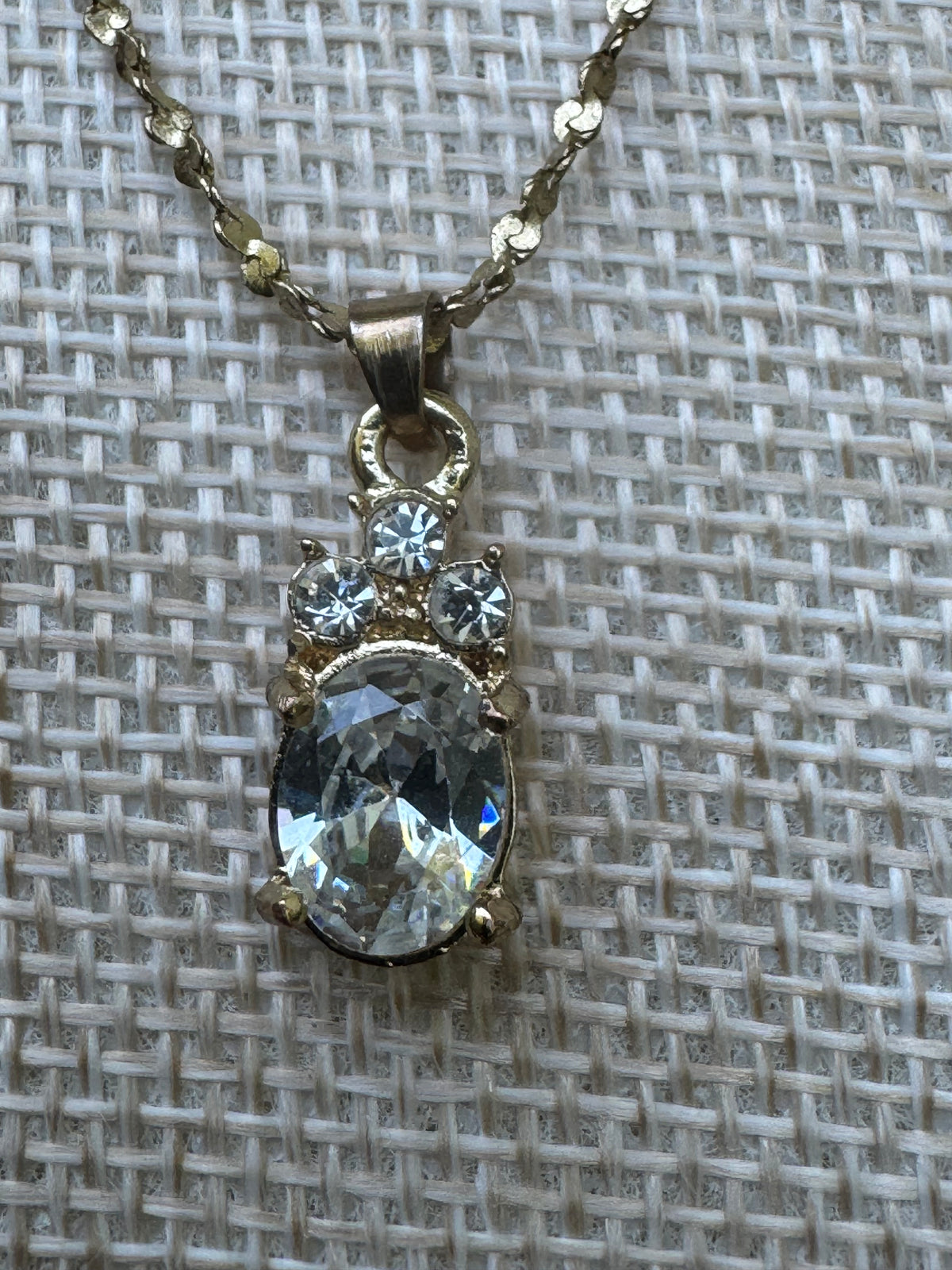 Vintage Elegance Crystal Pendant Necklace