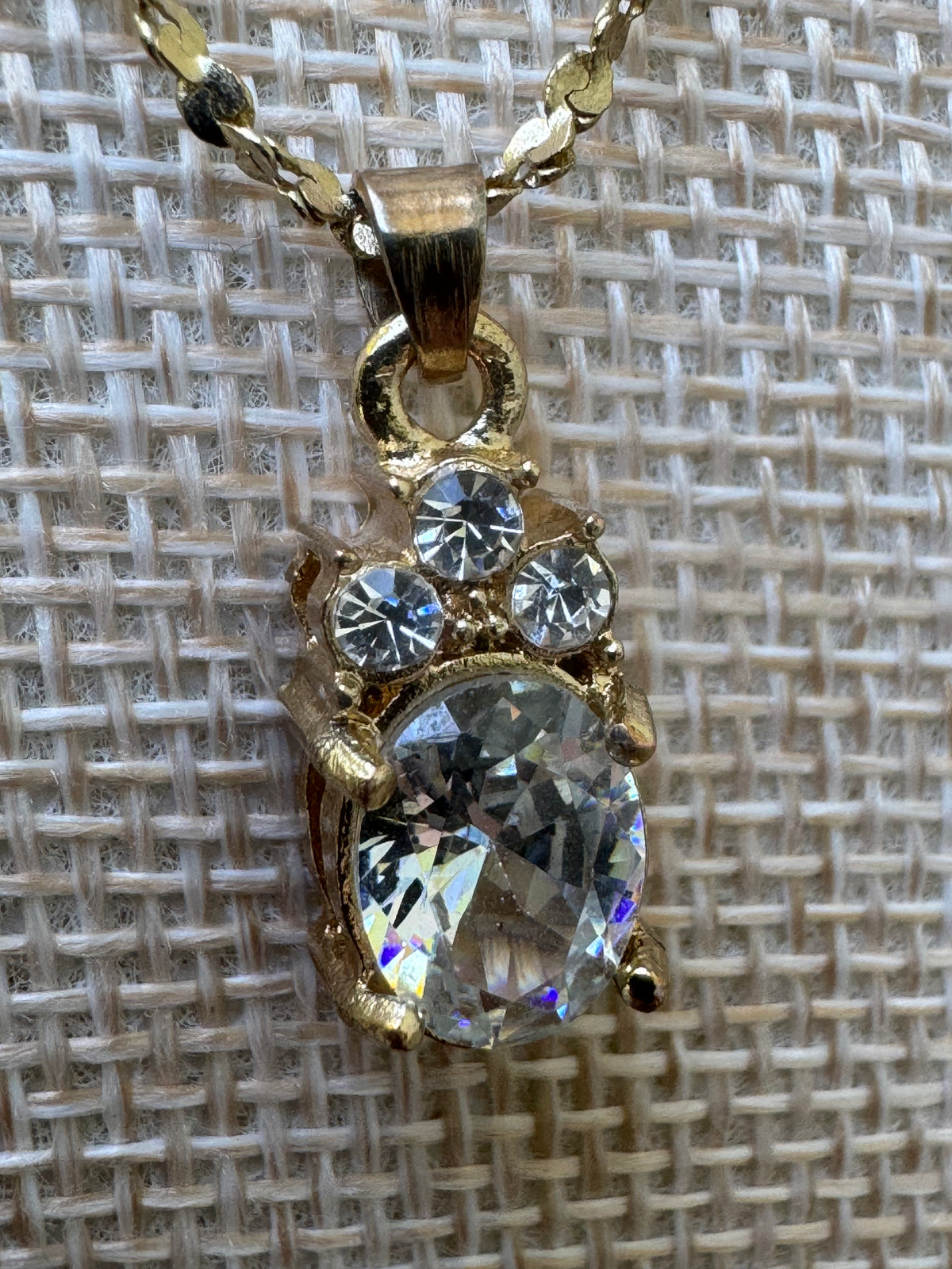 Vintage Elegance Crystal Pendant Necklace