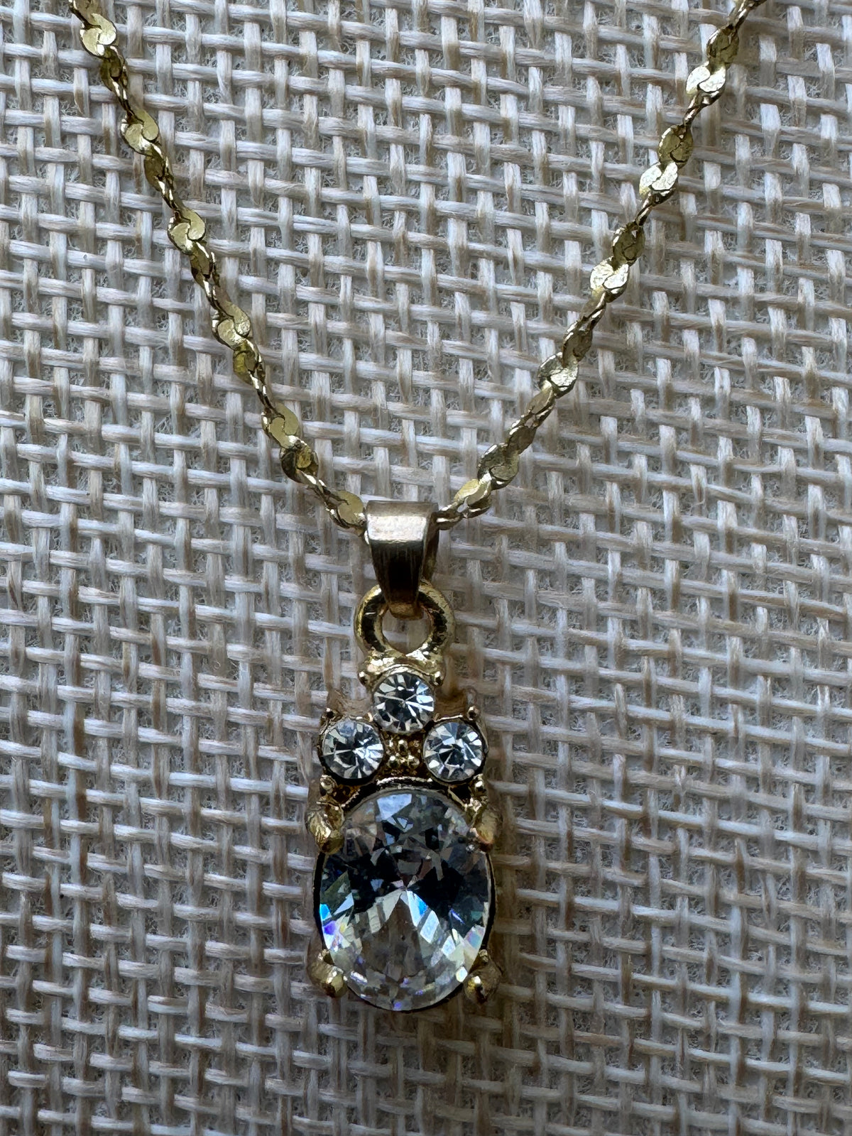 Vintage Elegance Crystal Pendant Necklace
