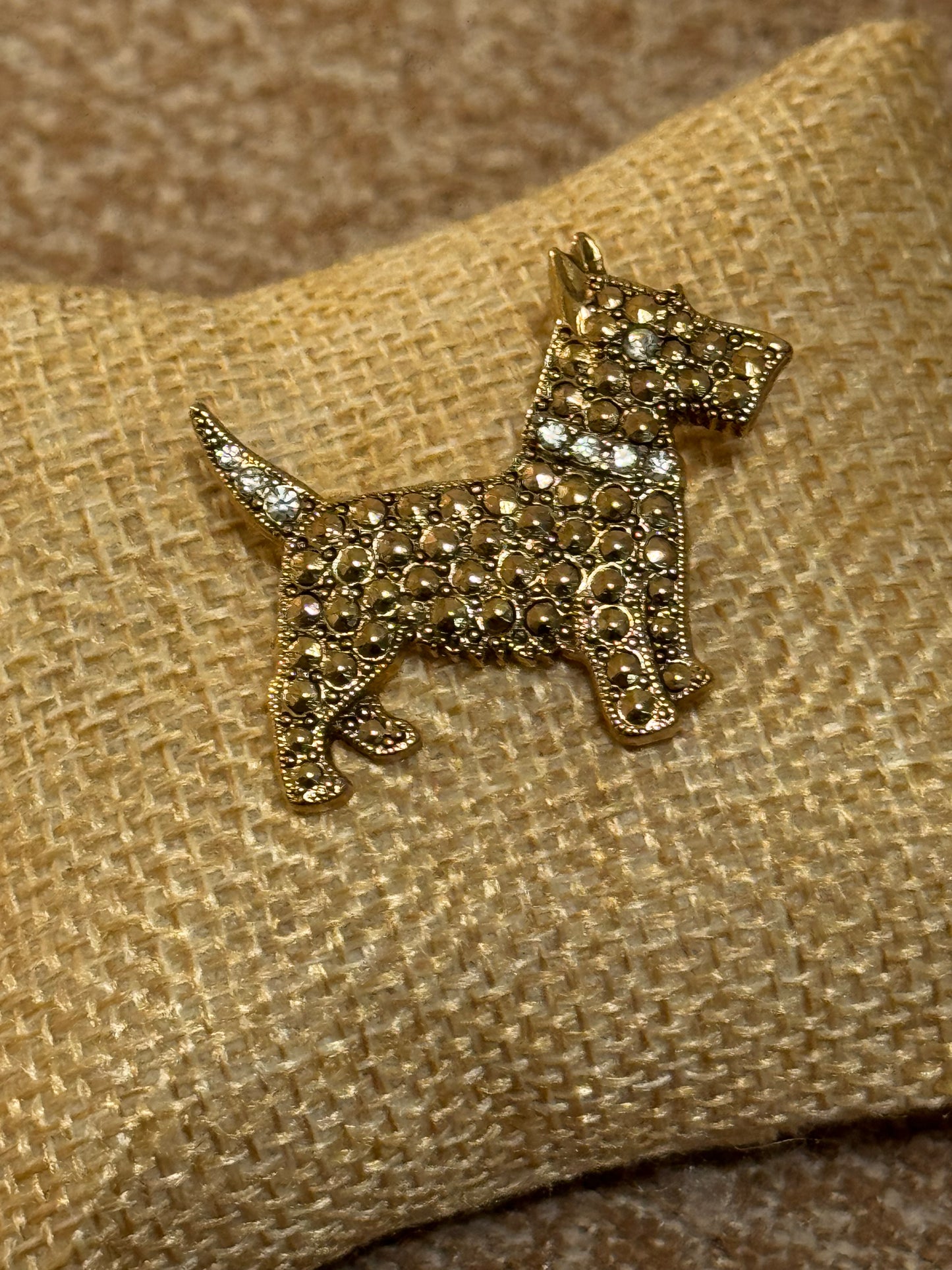 Vintage Scottish Terrier Brooch – Gold Tone Scottie Dog Pin with Rhinestone Collar, 1928 Jewelry Style