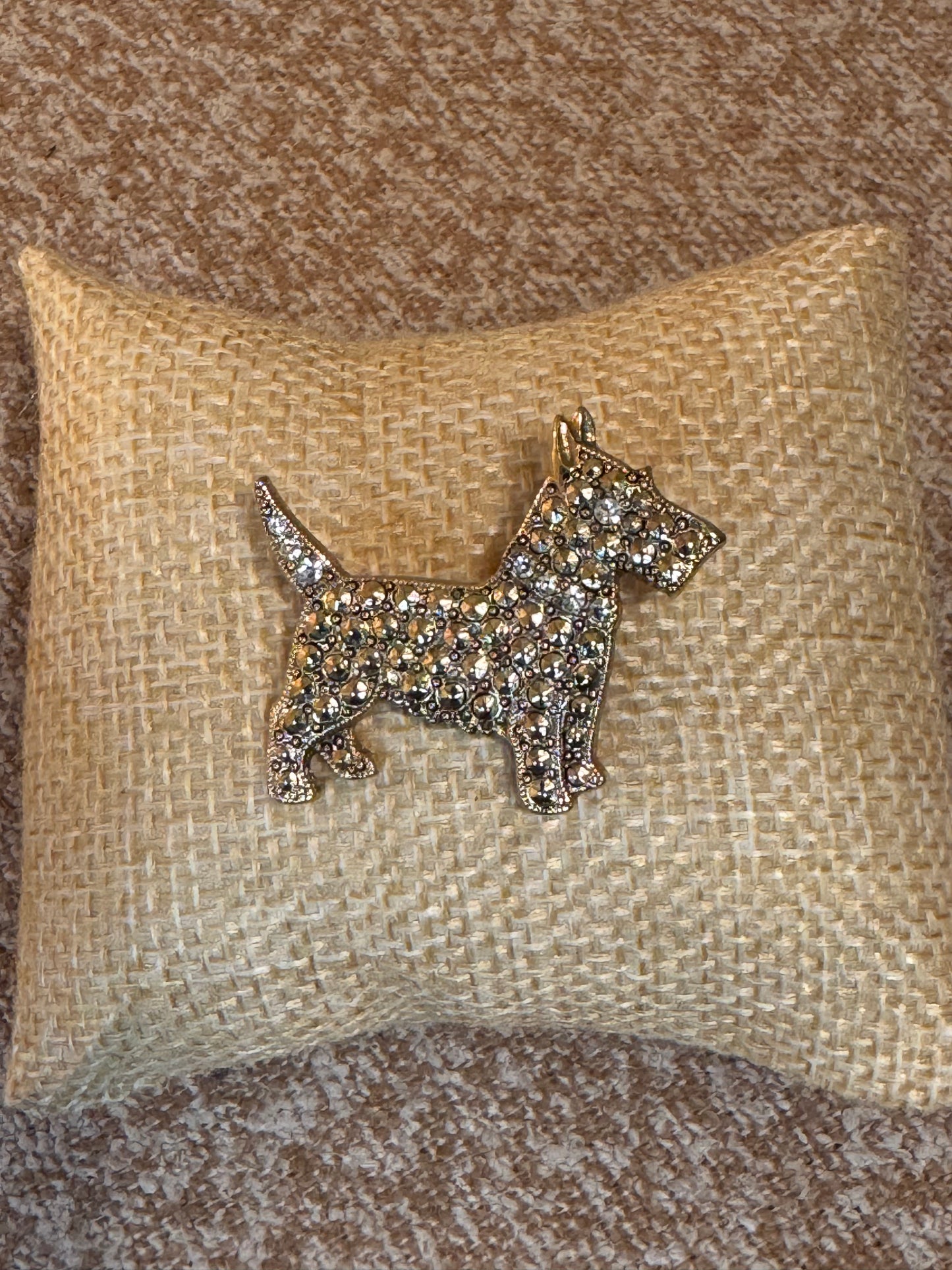 Vintage Scottish Terrier Brooch – Gold Tone Scottie Dog Pin with Rhinestone Collar, 1928 Jewelry Style