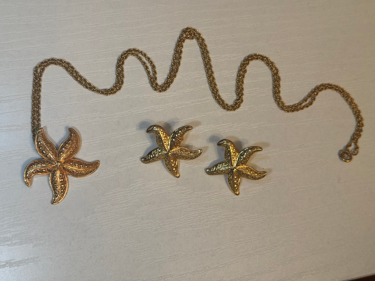 Vintage 1980s Avon Textured Gold-Tone Starfish Pendant Necklace