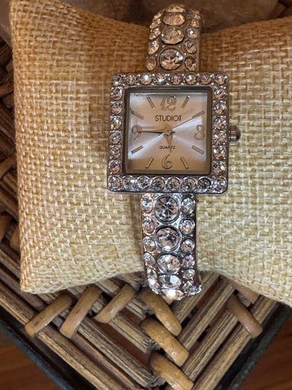 Vintage Studio Time Square-Face Cuff Watch – Luxe Boutique Statement