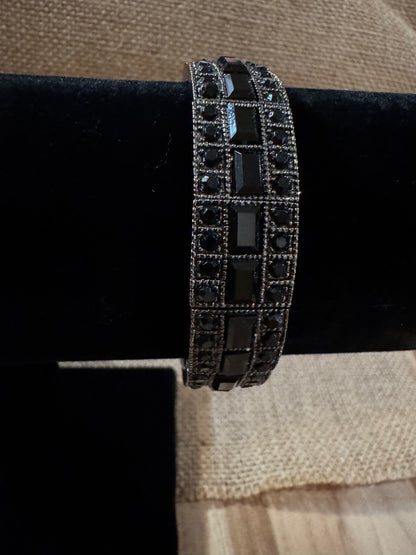 Vintage Liz Claiborne Silver-Tone Stretch Bracelet – Black Stone Accent