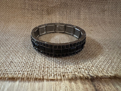 Vintage Liz Claiborne Silver-Tone Stretch Bracelet – Black Stone Accent