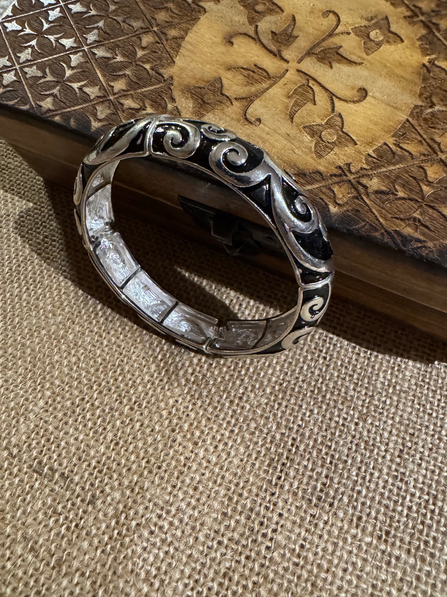 Vintage-Style Silver-Tone Enamel Hinged Bangle Bracelet