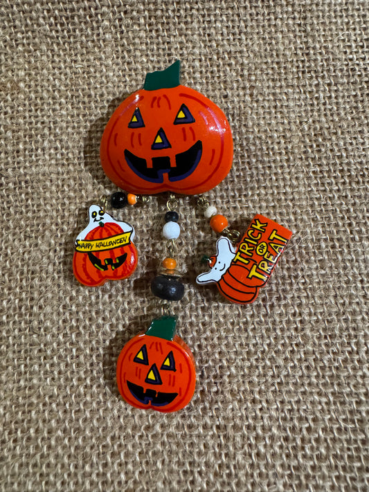 Festive Halloween Jack-O'-Lantern Charm Brooch 🎃