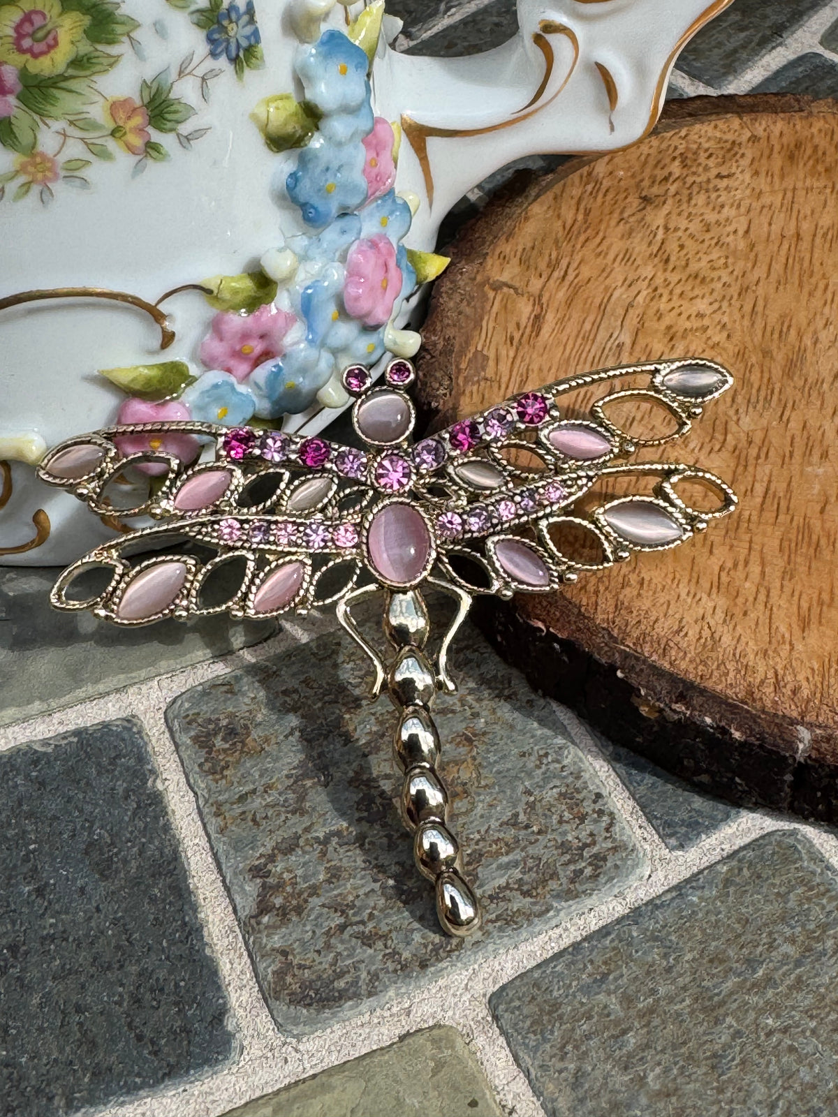 Whimsical Elegance: Vintage Gold-Tone Pink Cabochon Dragonfly Brooch