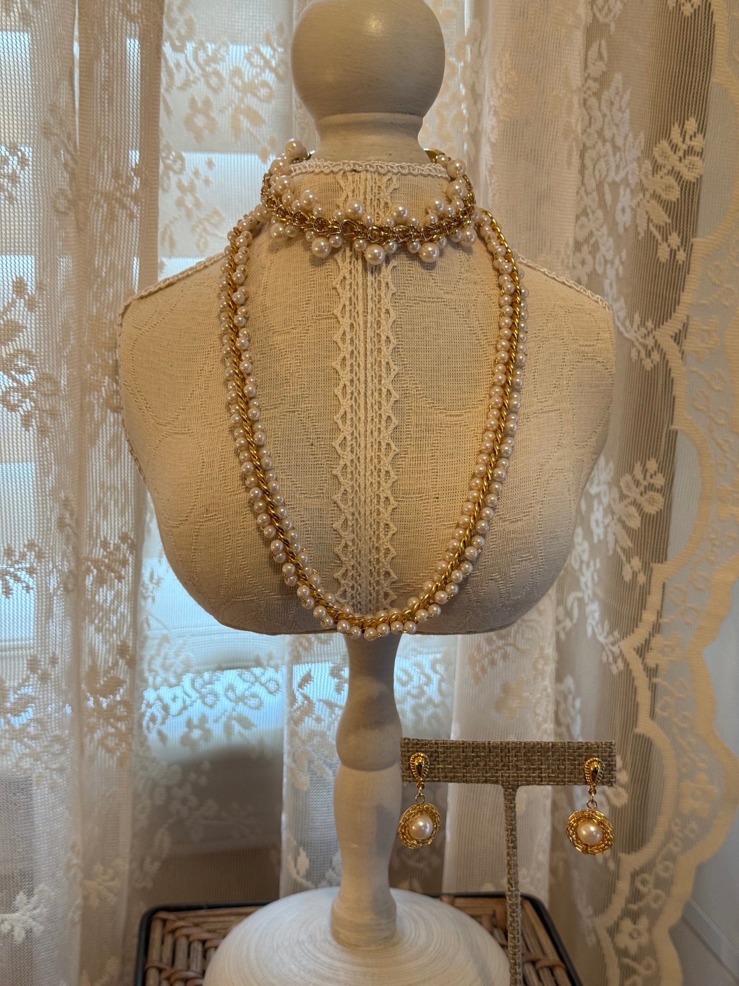 Vintage Inspired Double Strand Faux Pearl & Gold Tone Twisted Chain Necklace, Classic Retro Elegance
