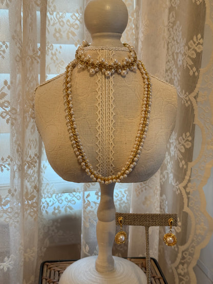 Vintage Inspired Double Strand Faux Pearl & Gold Tone Twisted Chain Necklace, Classic Retro Elegance
