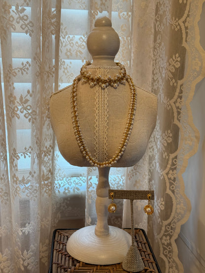 Vintage Inspired Double Strand Faux Pearl & Gold Tone Twisted Chain Necklace, Classic Retro Elegance