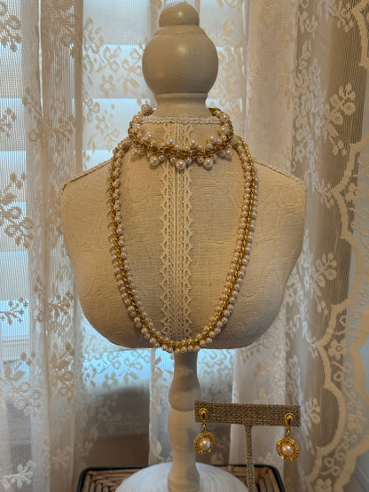Vintage Inspired Double Strand Faux Pearl & Gold Tone Twisted Chain Necklace, Classic Retro Elegance