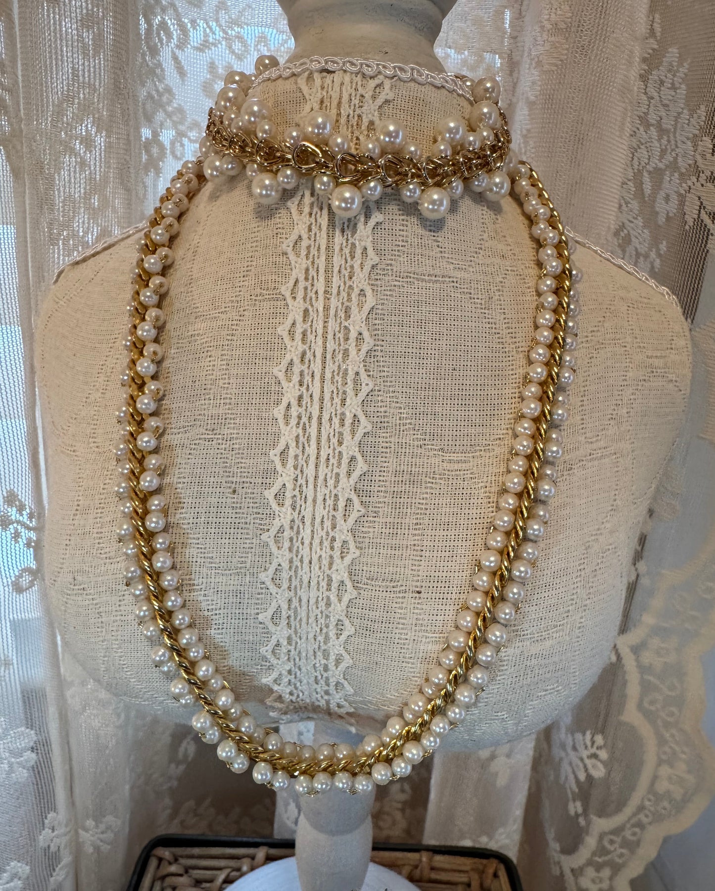 Vintage Inspired Double Strand Faux Pearl & Gold Tone Twisted Chain Necklace, Classic Retro Elegance