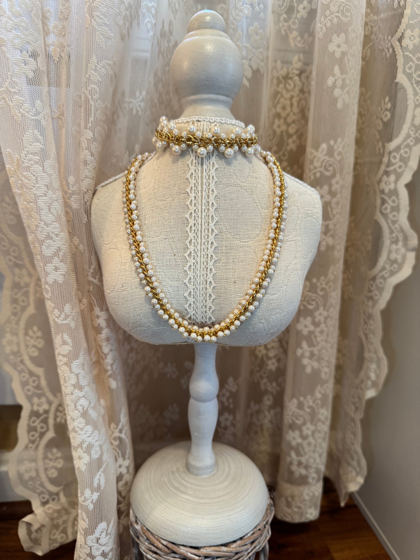 Vintage Inspired Double Strand Faux Pearl & Gold Tone Twisted Chain Necklace, Classic Retro Elegance