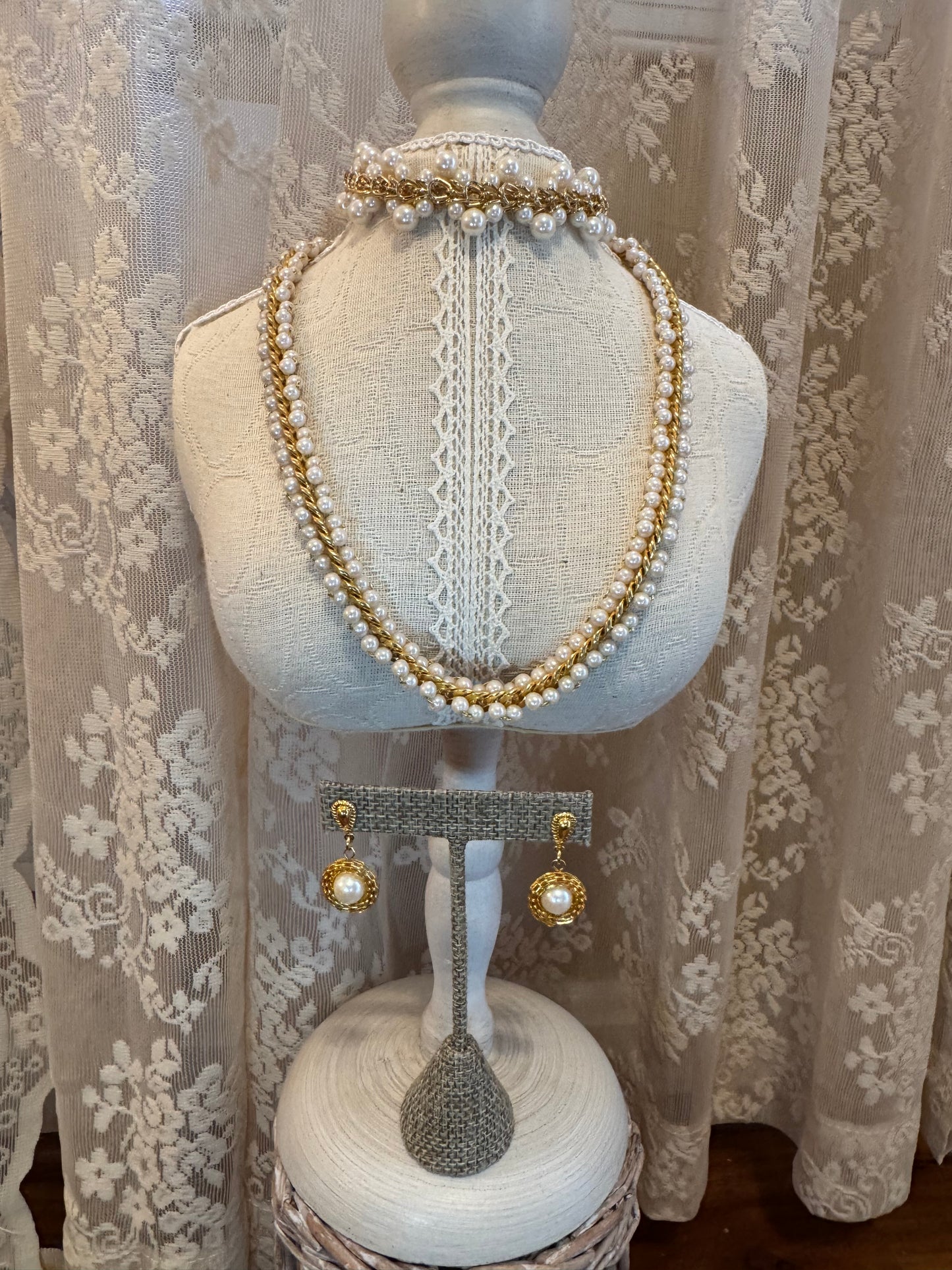 Vintage Inspired Double Strand Faux Pearl & Gold Tone Twisted Chain Necklace, Classic Retro Elegance