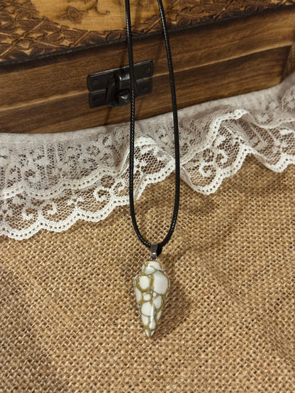 20" White Howlite Stone Point Pendant Necklace