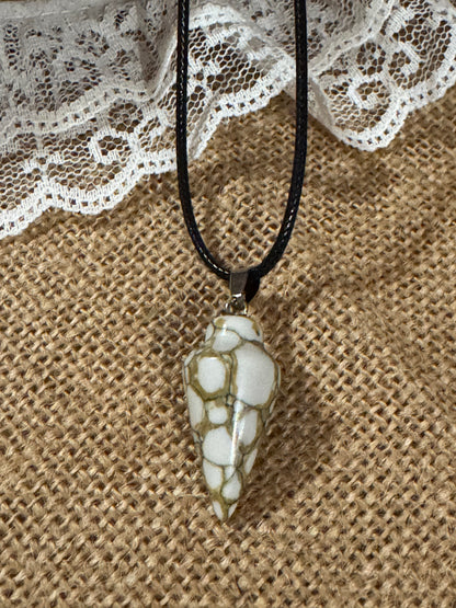 20" White Howlite Stone Point Pendant Necklace
